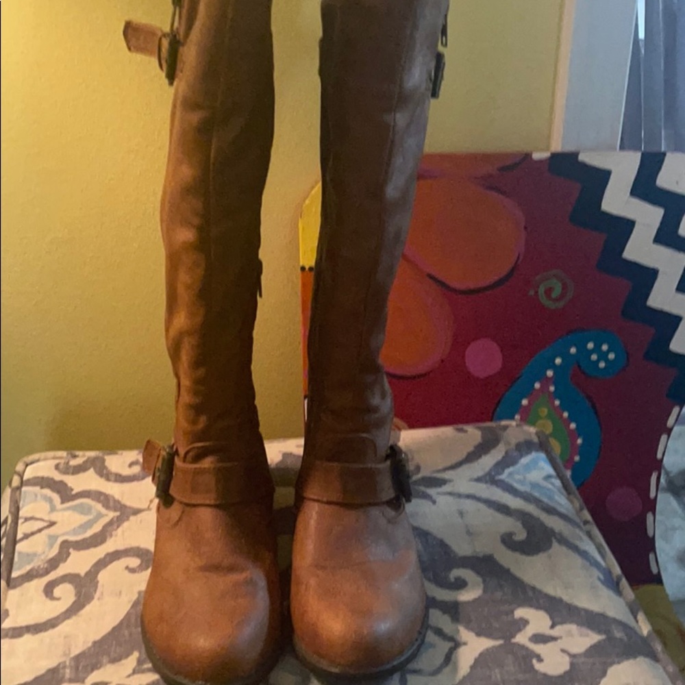 Boots - Picture 2 of 4